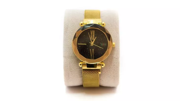 ساعت gucci مدل7402 رنگ طلایی همراه با32% تخفیف پرداخت 82000تومان به جای 120000تومان