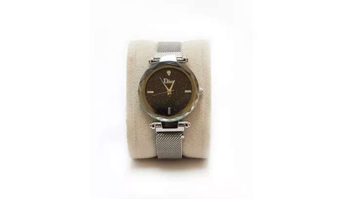 ساعت dior مدل7410 رنگ نقره ایی همراه با 26% تخفیف پرداخت 89000توان به جای 120000 تومان