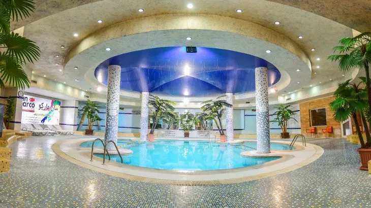 لذت شنا و تندرستی را در مجموعه ورزشی هتل چمران تجربه کنید