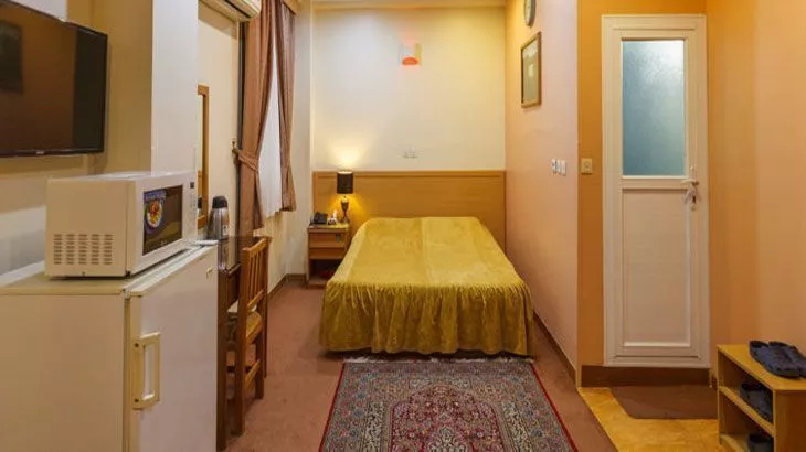 اقامت در هتل ساسان شیراز با سرویس کامل و صبحانه رایگان تا 50٪ تخفیف