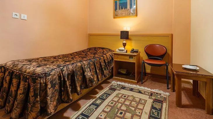 اقامت در هتل ساسان شیراز با سرویس کامل و صبحانه رایگان تا 50٪ تخفیف
