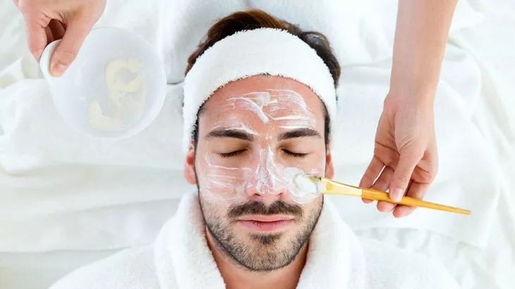 پاکسازی صورت در آرایشگاه مردانه پارس همراه با 50٪ تخفیف و پرداخت 50000 تومان به جای 100000 تومان