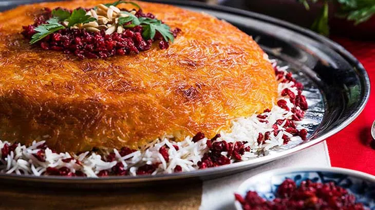 لذت غذایی فوق العاده در بیرون بر نمونه شیراز همراه با 25% تخفیف ویژه محرم