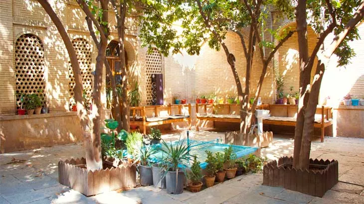 لذت صرف ناهار و یا عصرانه ای دلنشین در باغ عفیف آباد با 30% تخفیف و پرداخت از 18,900 تومان