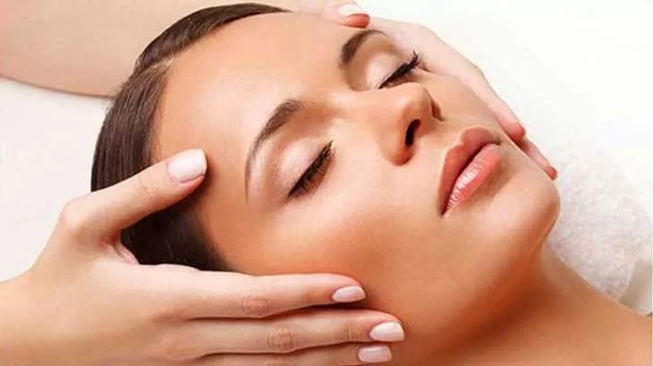 پاکسازی تخصصی پوست در سالن زیبایی آدیشه همراه با 50 % تخفیف ویژه کاربران آفکادو