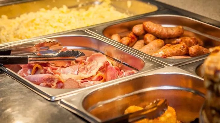 صبحانه ای متفاوت در بوفه رستوران امیران همراه با 20٪ تخفیف و پرداخت 38,400 تومان به جای 48000تومان