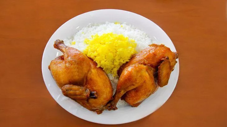 شامی و ناهاری متفاوت در رستوران اکبرجوجه شعبه ساحلی با تخفیف ویژه